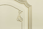 Дверь Соло-2, эмаль слоновая кость + патина белое золото, стекло.